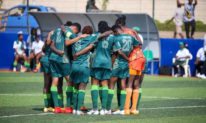 Hasaacas Ladies pray WPLSuperCup 1